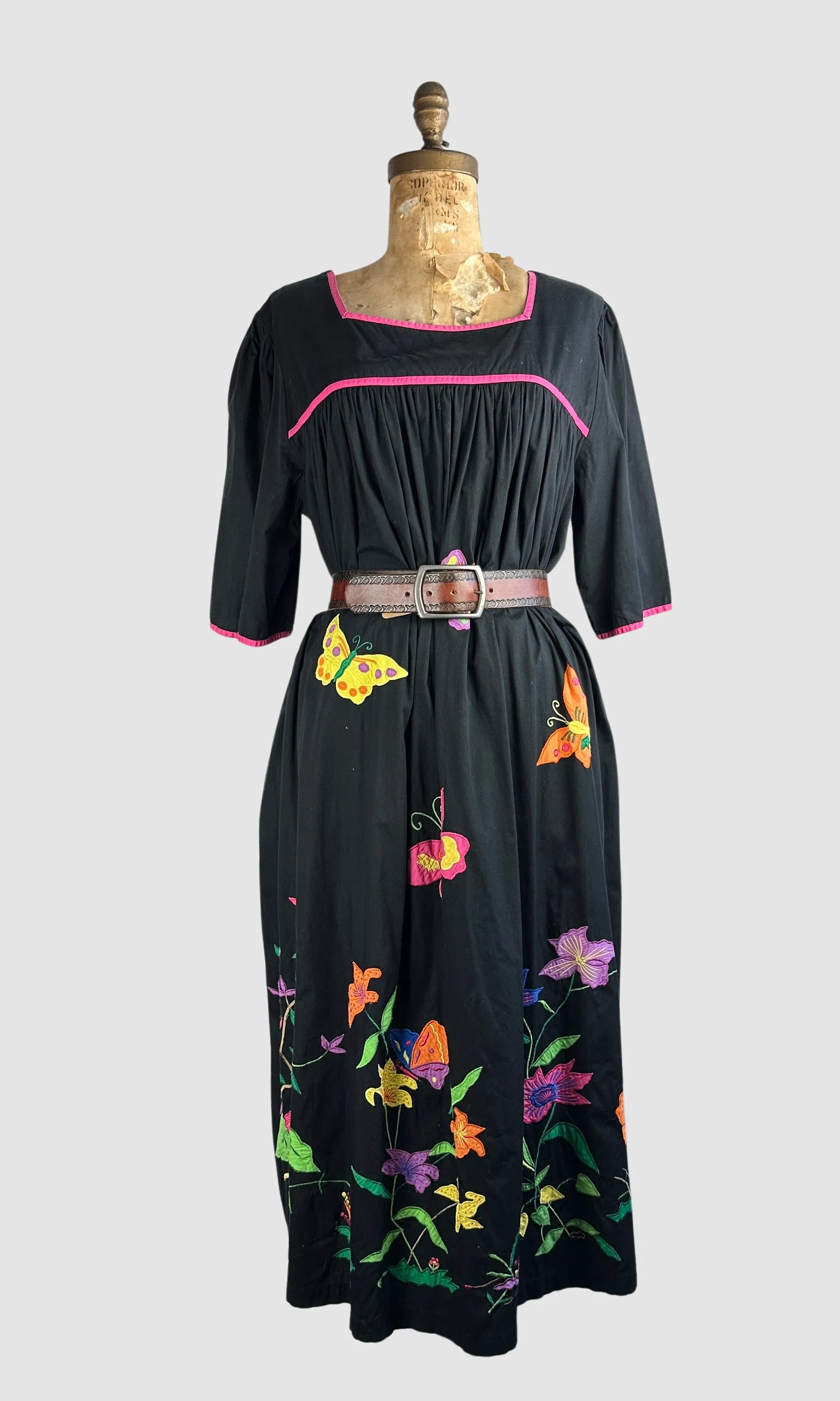 GARDEN PARTY 80s Floral and Butterfly Applique Dress • X Large