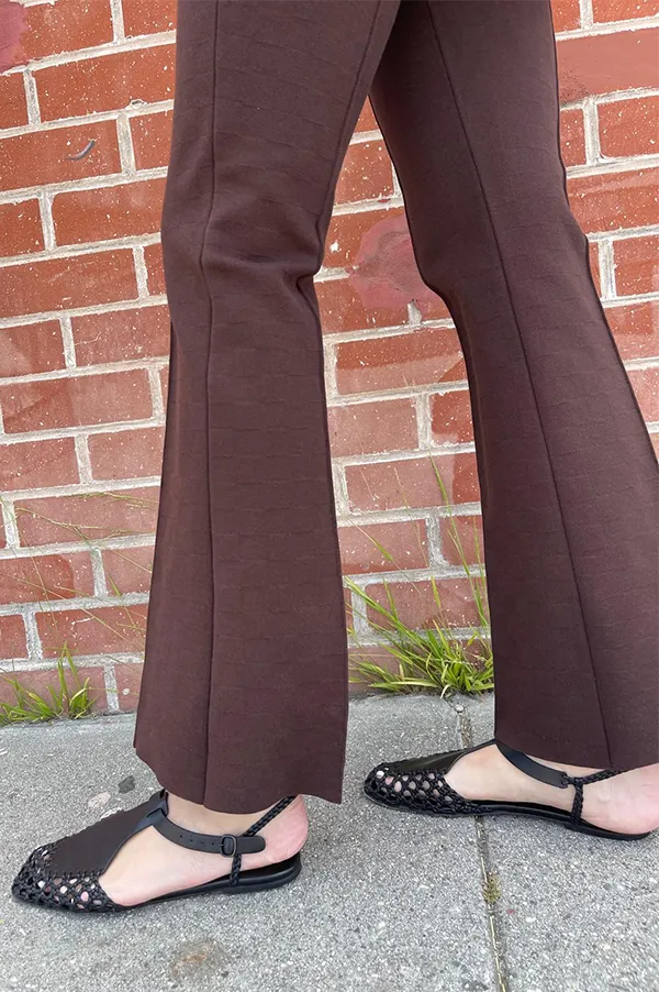 Long Kick Stretch-Cotton Pants in Chocolate (Sold Out)