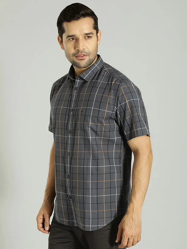 Men Checked Half Sleeve Cotton Shirt