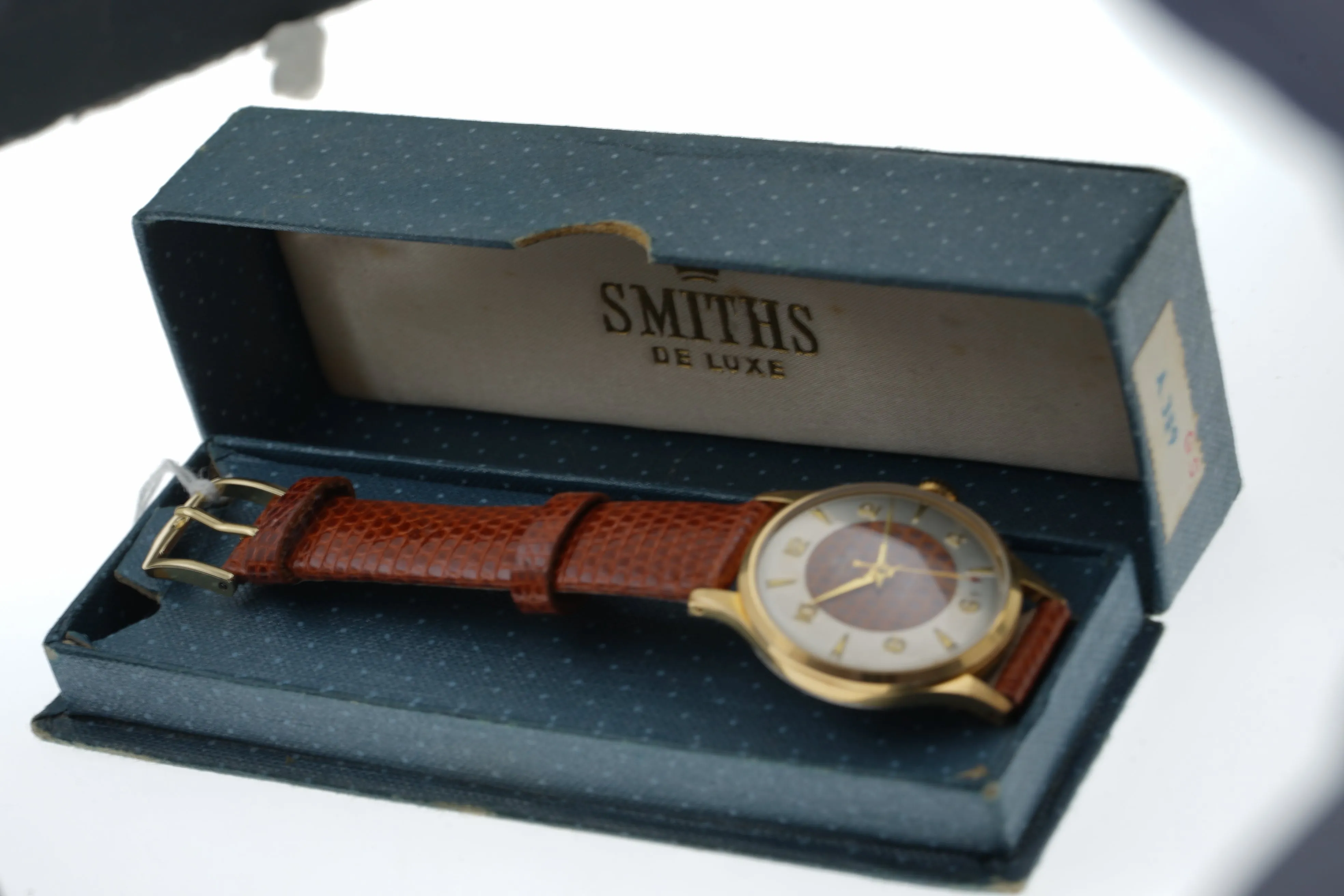 SMITHS DELUXE MADE IN ENGLAND MODEL A359 FANCY EXOTIC LIZARD INLAID DIAL WRISTWATCH ORIGINAL BOX